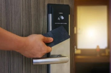 Como o self check-in pode transformar a operação do seu hotel?